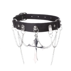 Halsband mit Kreuz und Ketten