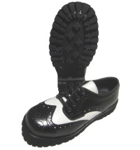 Boots & Braces 4 Loch Budapester Schuh in schwarz/weiss